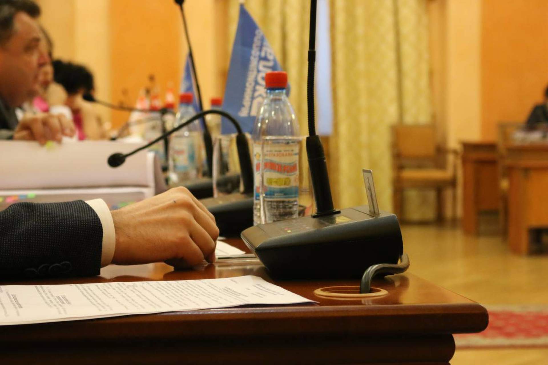 Сессия Одесского горсовета: "майдан" и переполненный зал
