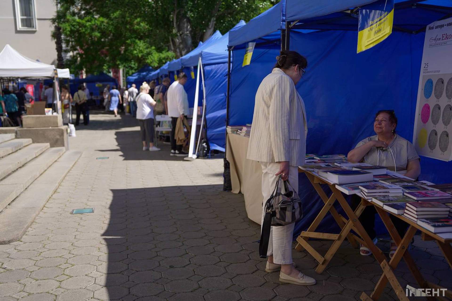 Одеська бібліотека прийняла ювілейну виставку-форум "Українська книга на Одещині"