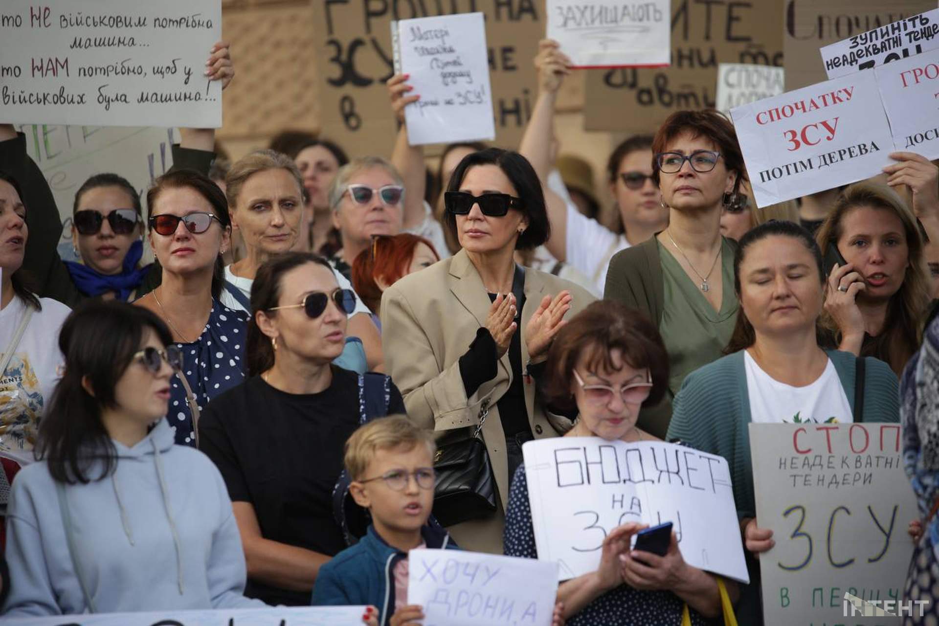 "В першу чергу - ЗСУ": в Одесі вже майже два тижні протестують проти несвоєчасних тендерів