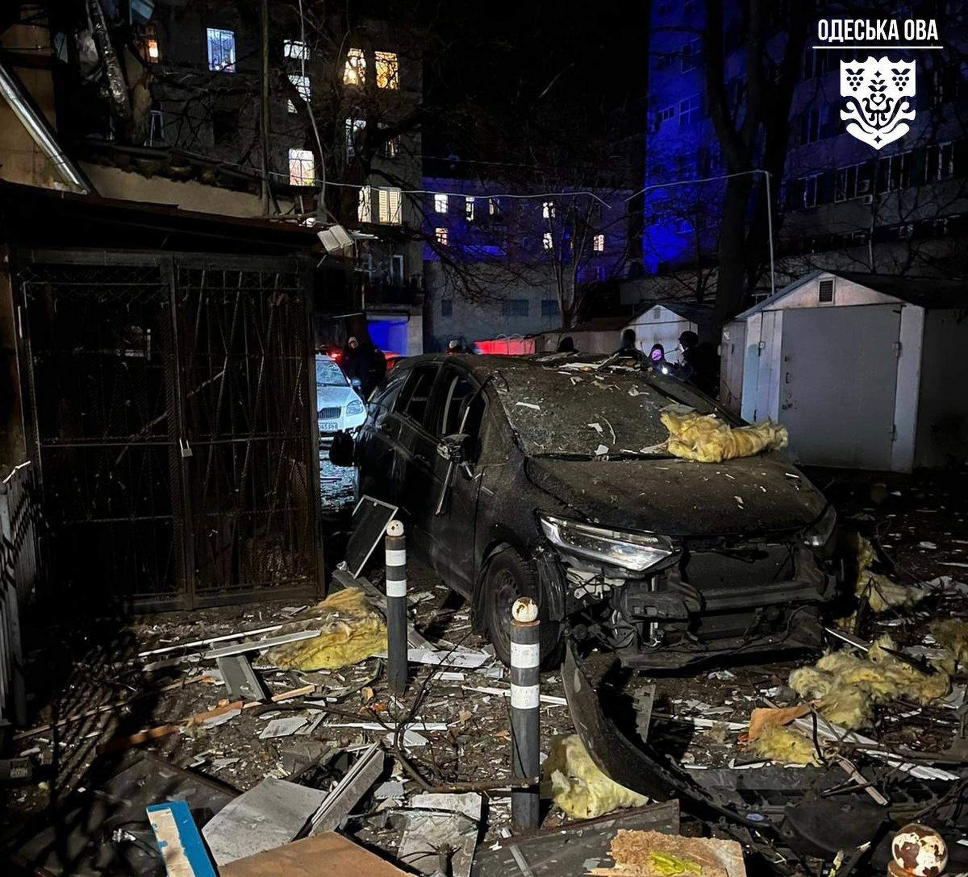 Внаслідок двох хвиль нічних атак в Одесі постраждали шість жителів