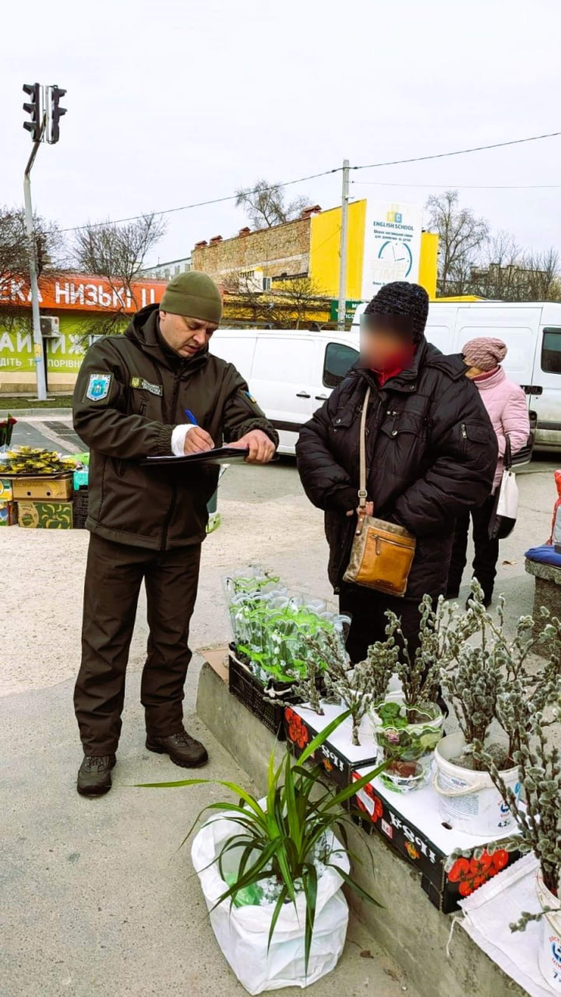 На Миколаївщині покарали продавці рідкісних квітів