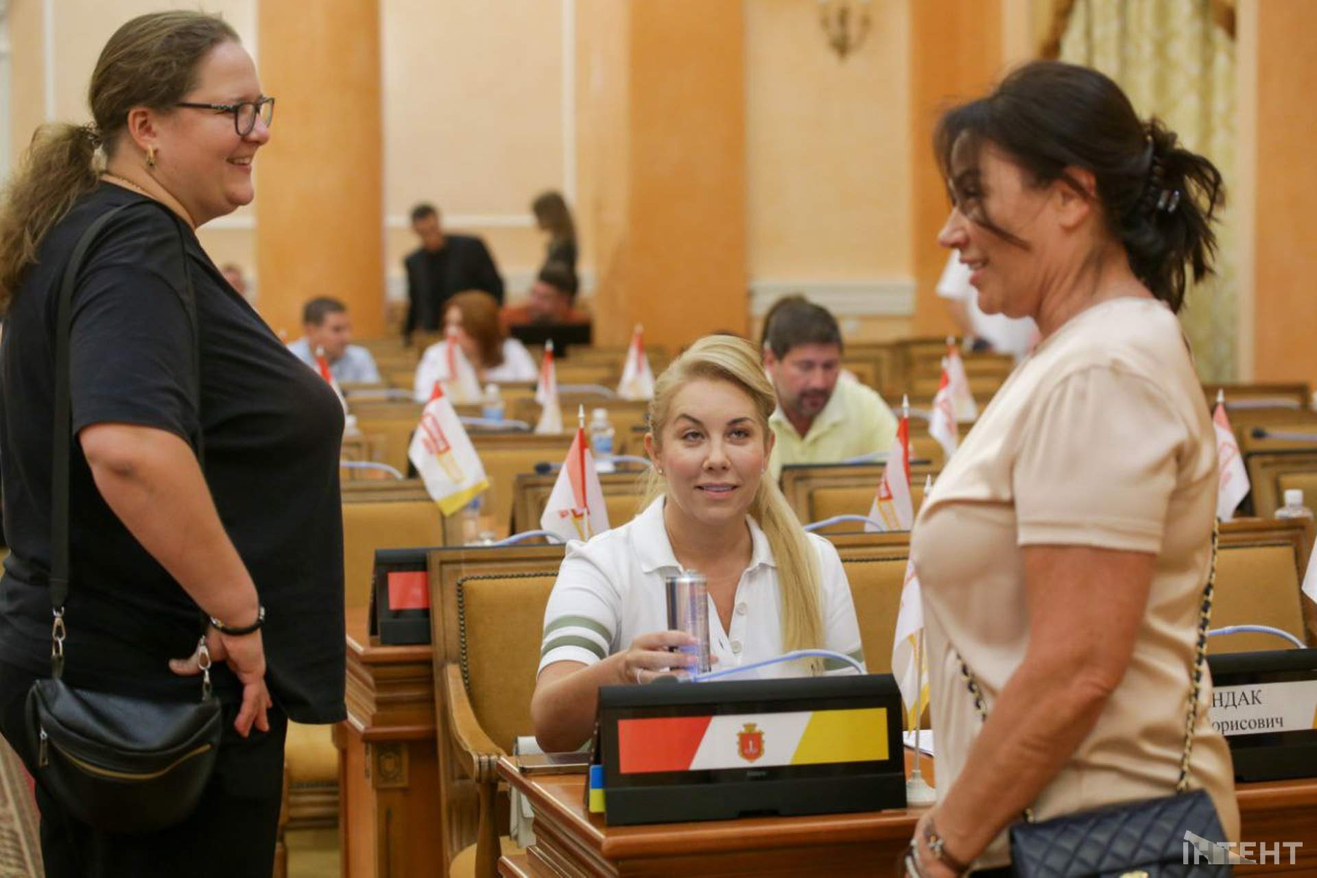 Обличчя та емоції: сесія Одеської міської ради в об'єктиві Інтента
