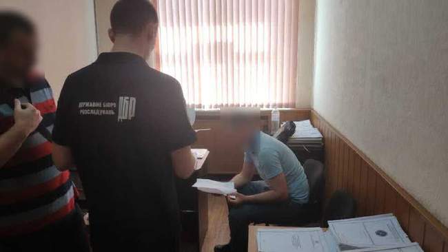 Одеська прокуратура підозрює двох патрульних у побитті молодика