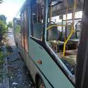 Окупанти вдарили по автобусу в центрі Херсона: є постраждалі