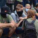 Сессия Одесского городского совета: потасовки с митингующими и попытки экс-нардепа попасть в здание мэрии