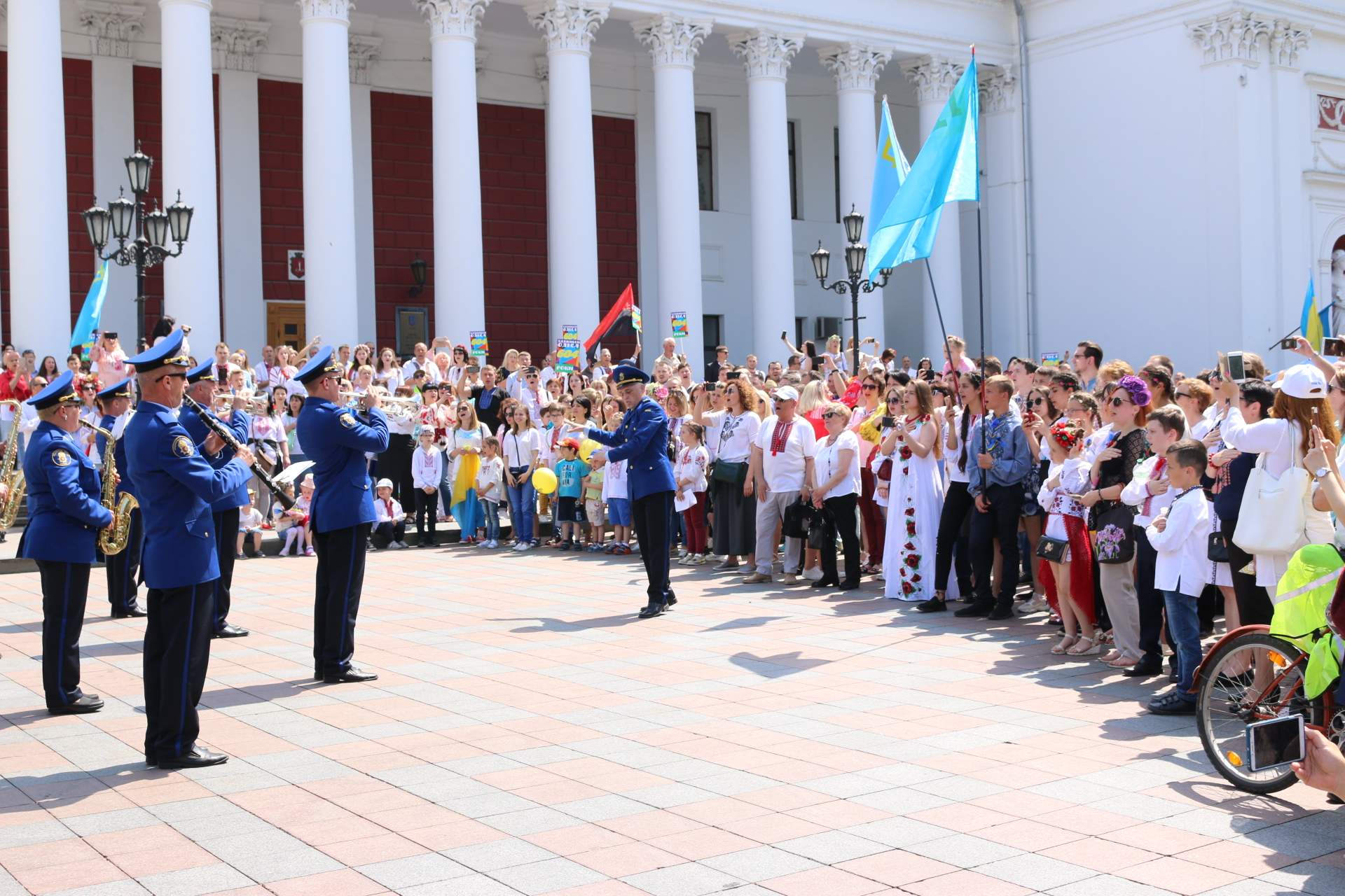 Мегамарш у вишиванках 2019