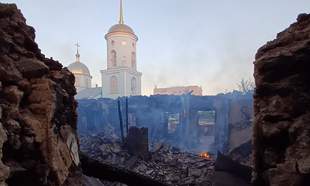 Ворог обстріляв найстаріший храм Херсона: келії вигоріли вщент