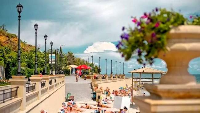 Пляж "Золотий берег". ФОТО: doba.ua