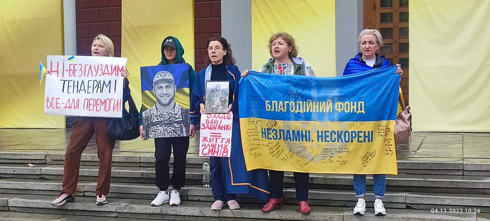 Одесити вийшли до будівлі мерії на ювілейну суботню акцію протесту проти недоцільних тендерів