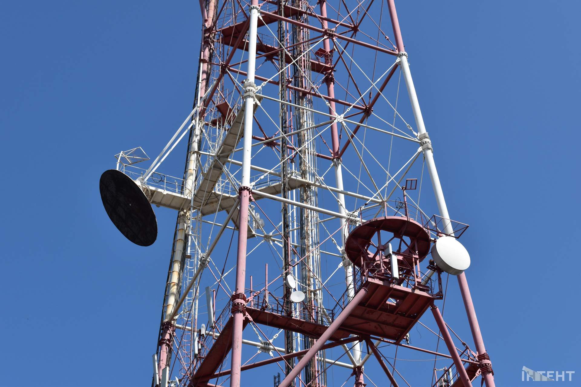 Екскурсія кабінетами "Суспільного": поєднання різних епох одеського телебачення