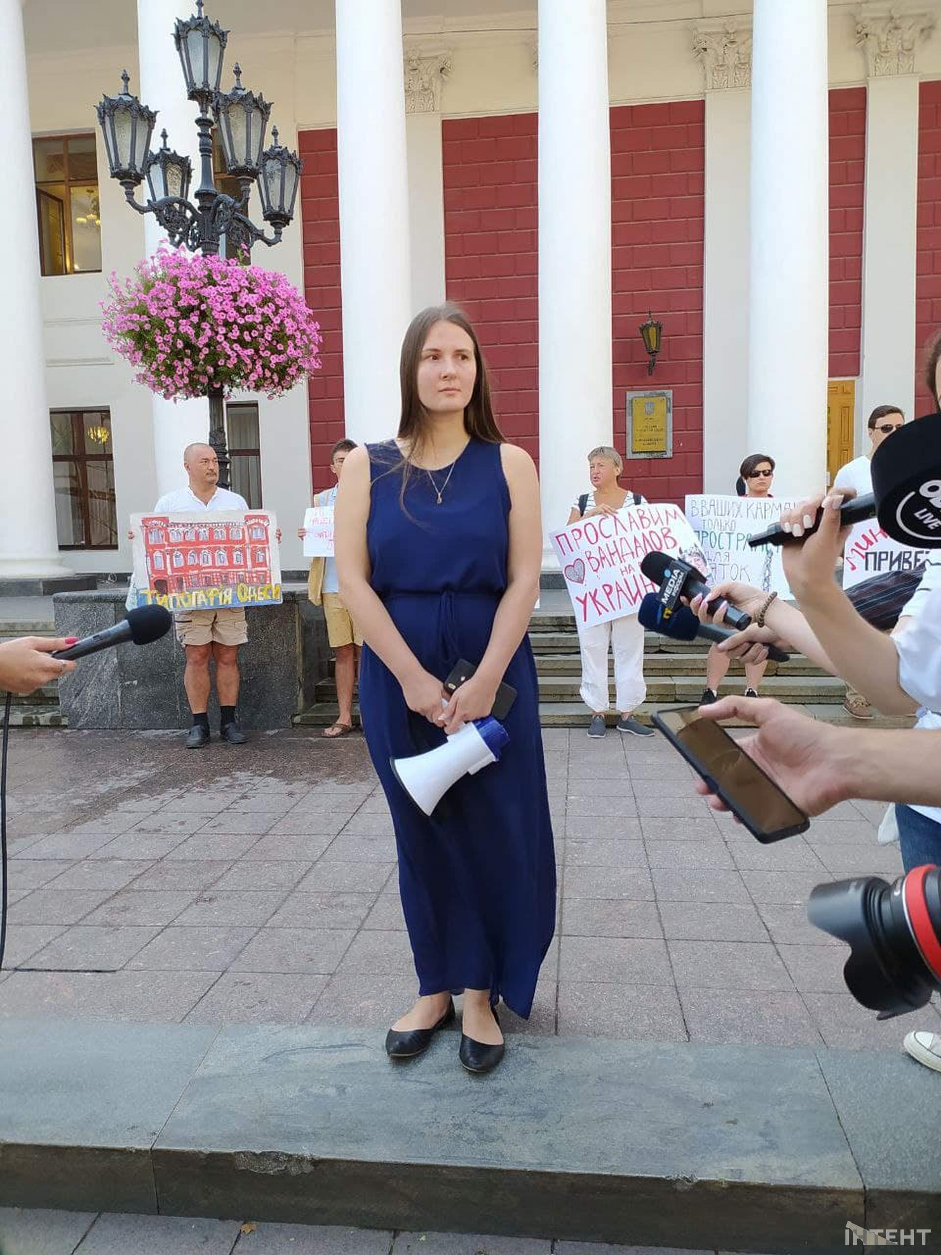 Протест під будівлею мерії через знесення друкарні Фесенка