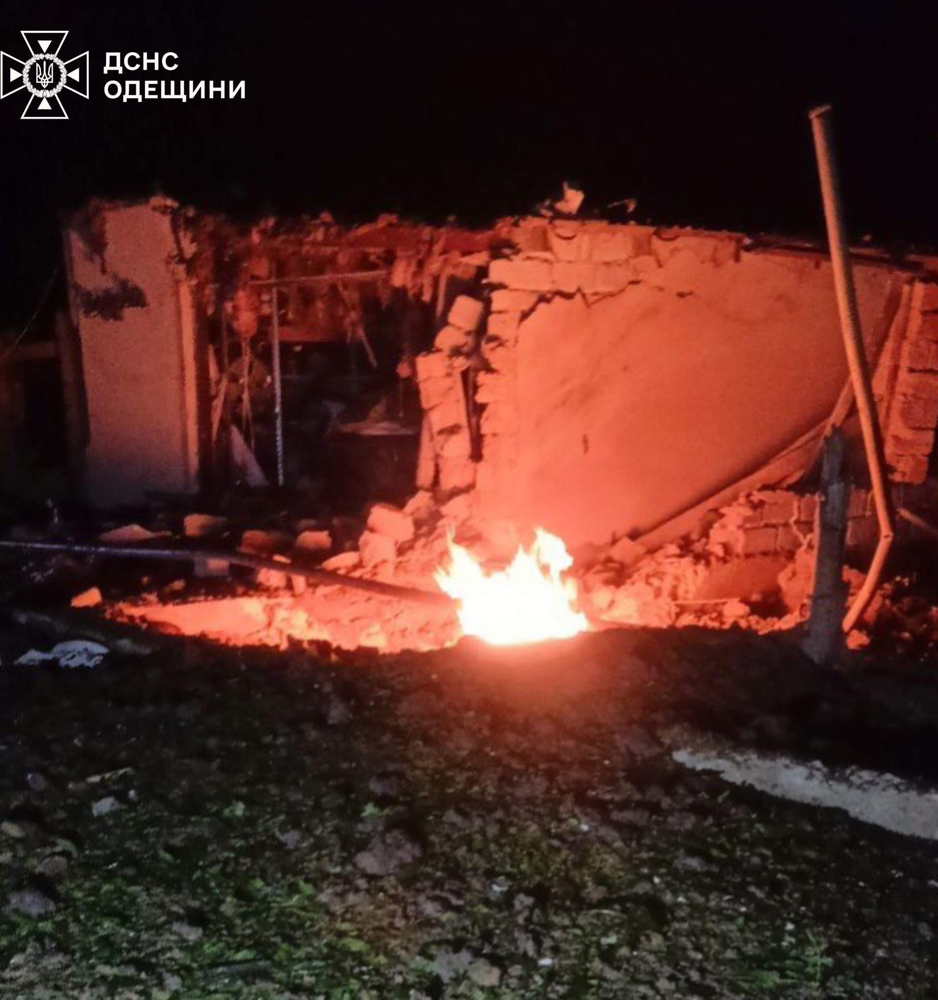 Житлові будинки та майно жителів Одещини третю ніч поспіль стали мішенями росіян