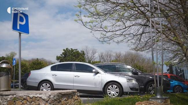 Paid parking lots near the beach in Odesa. PHOTOS: Suspilne Odesa