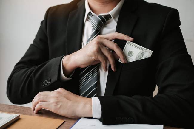 Привласнення коштів. ФОТО: lexinform.com.ua