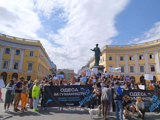 Одесити взяли участь у всеукраїнському марші за тварин