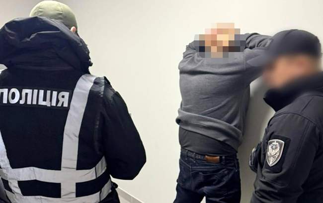 В Чорноморську затримали митника за підозрою у хабарництві