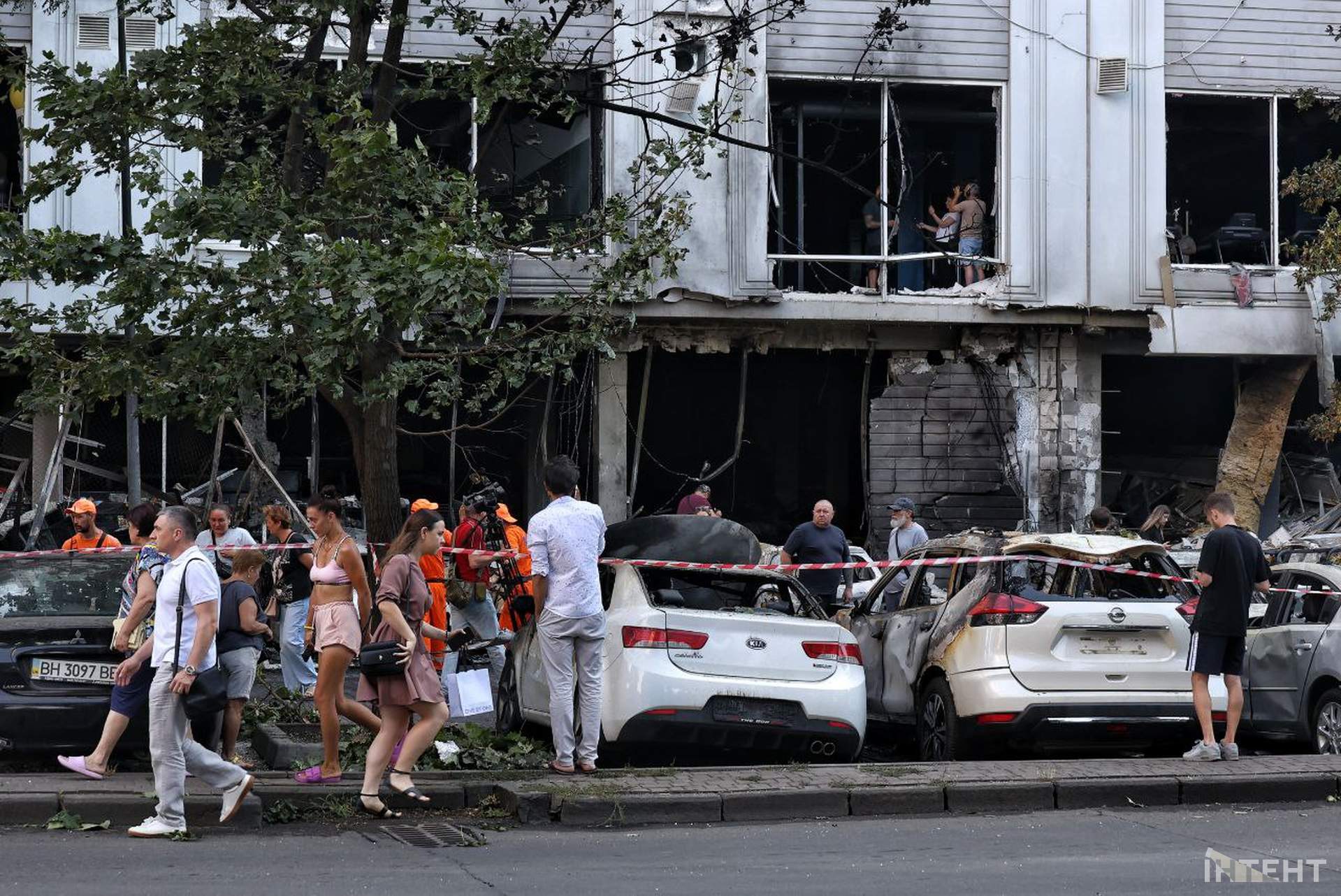 Внаслідок нічного обстрілу Одеси постраждали відділення банку та супермаркет