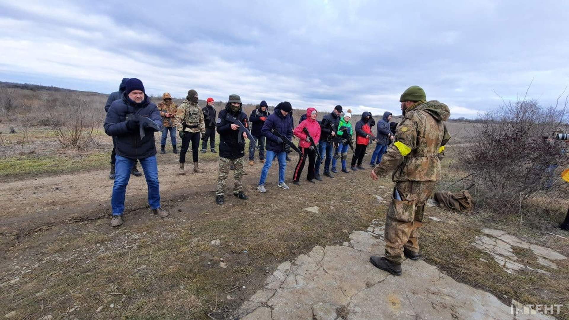 Не панікуй! Готуйся: в Одесі навчали цивільне населення поводитись зі зброєю