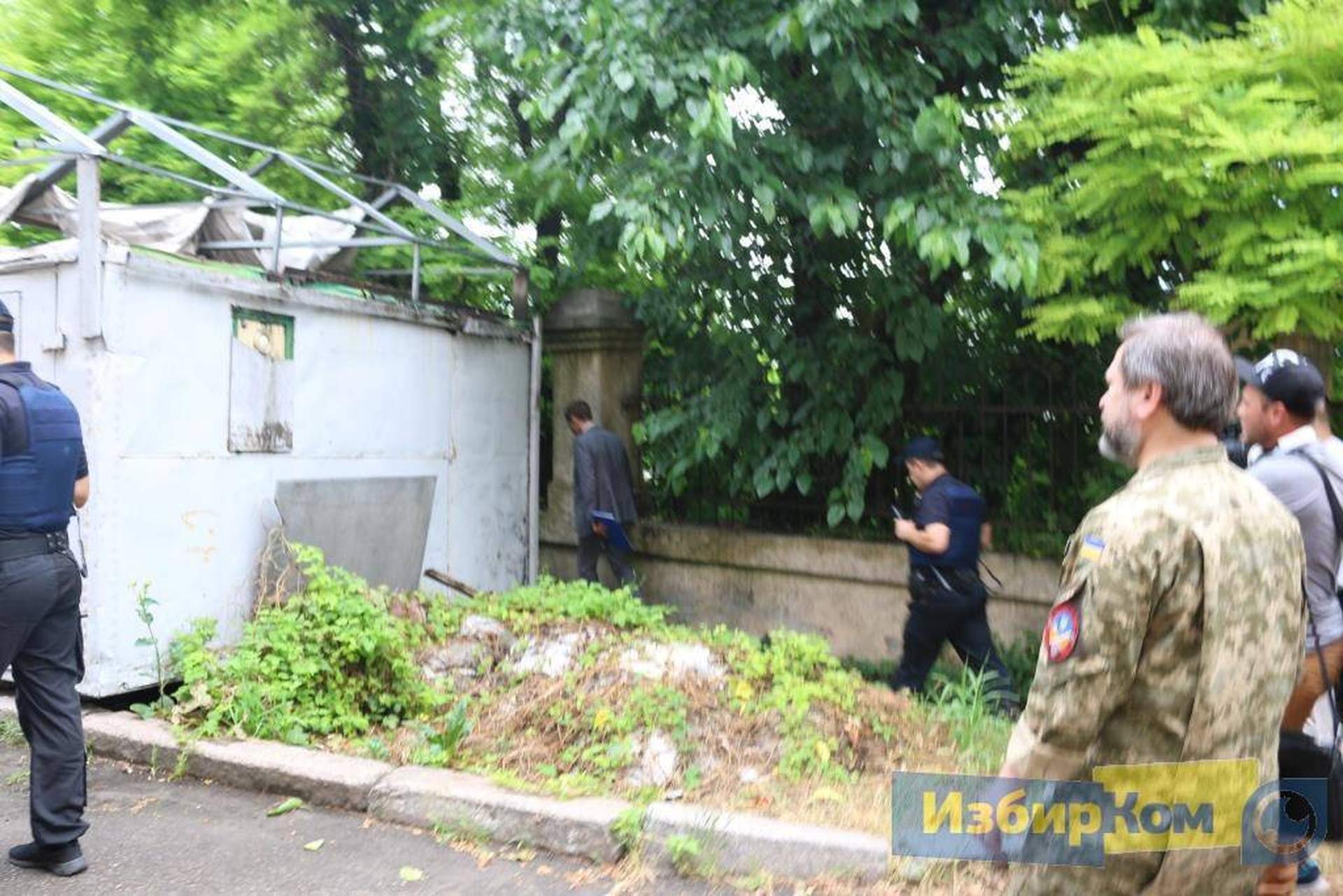 Неожиданная сессия Одесского горсовета: оцепление вокруг мэрии и сбор ради одного вопроса