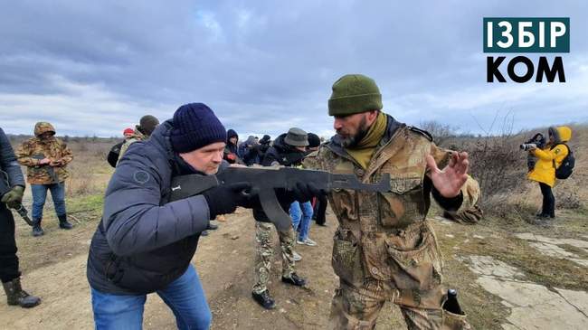 Не панікуй! Готуйся: в Одесі навчали цивільне населення поводитись зі зброєю