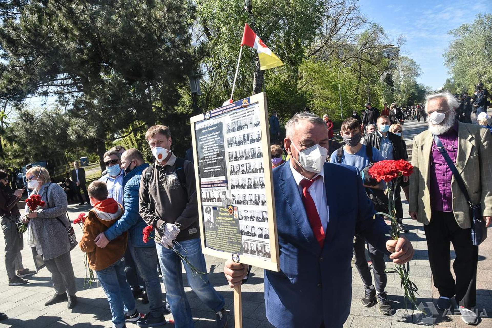 В Одесі відзначили День Перемоги покладанням квітів, та «безсмертним полком» з портретами Шухевича