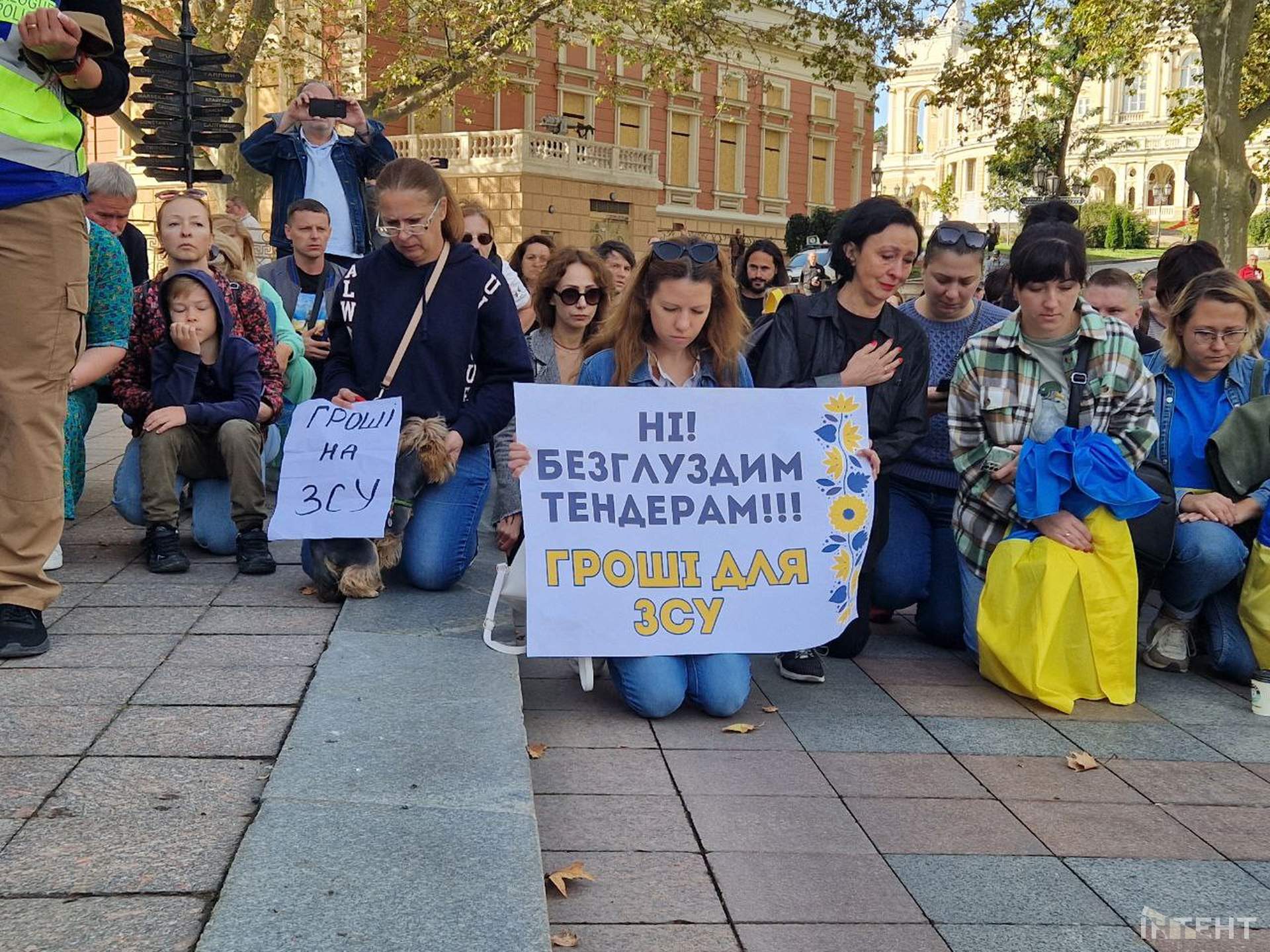 Одесити шосту суботу поспіль зібралися під будівлею мерії на акцію протесту