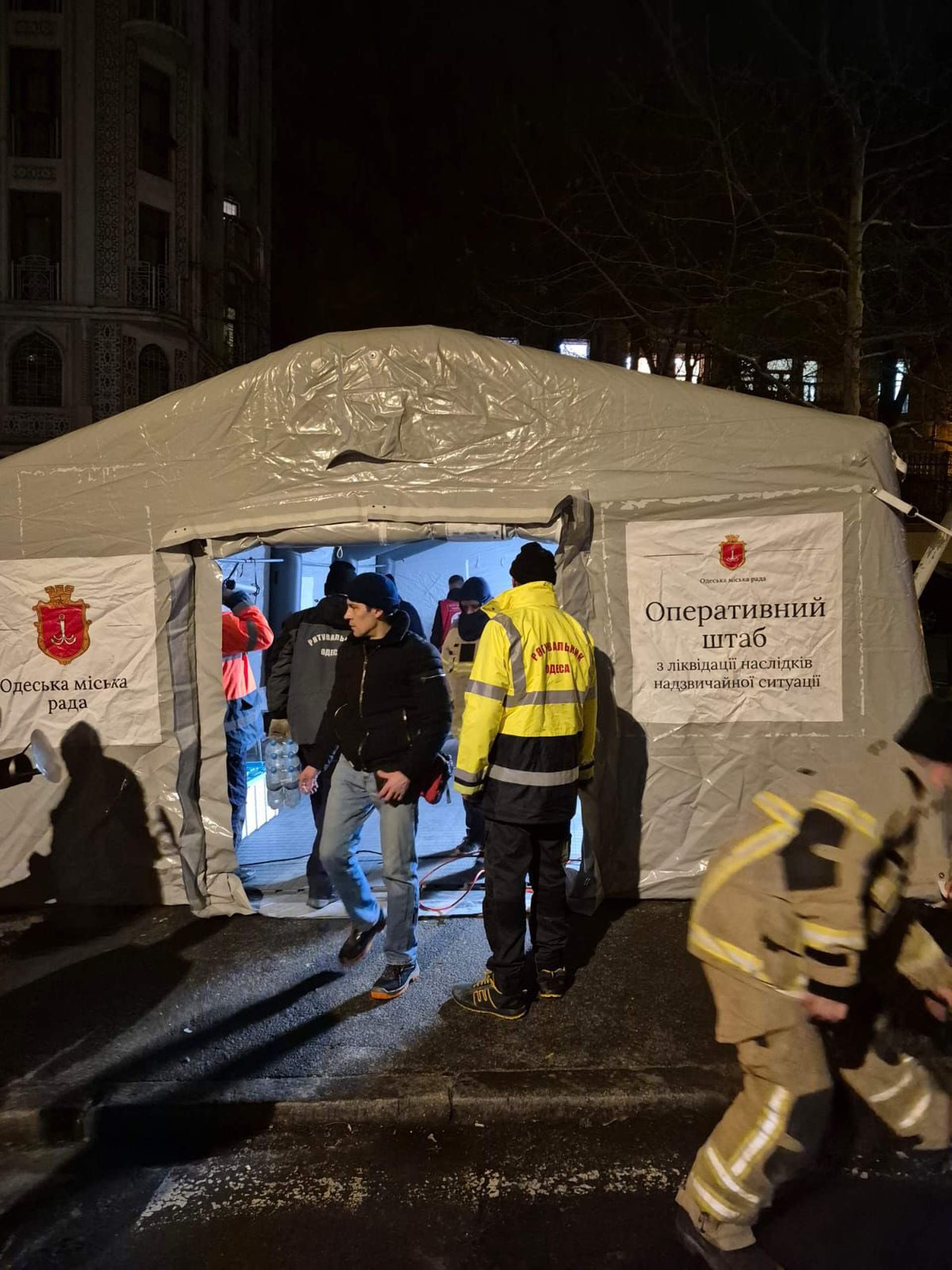 Внаслідок атаки російських дронів в Одесі горів житловий будинок