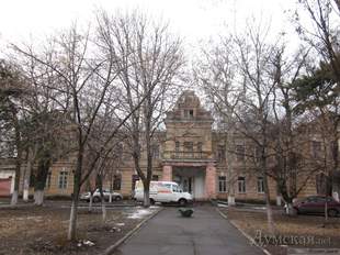 "Специализирующаяся" на ремонте медучреждений фирма починит забор возле одесской психбольницы