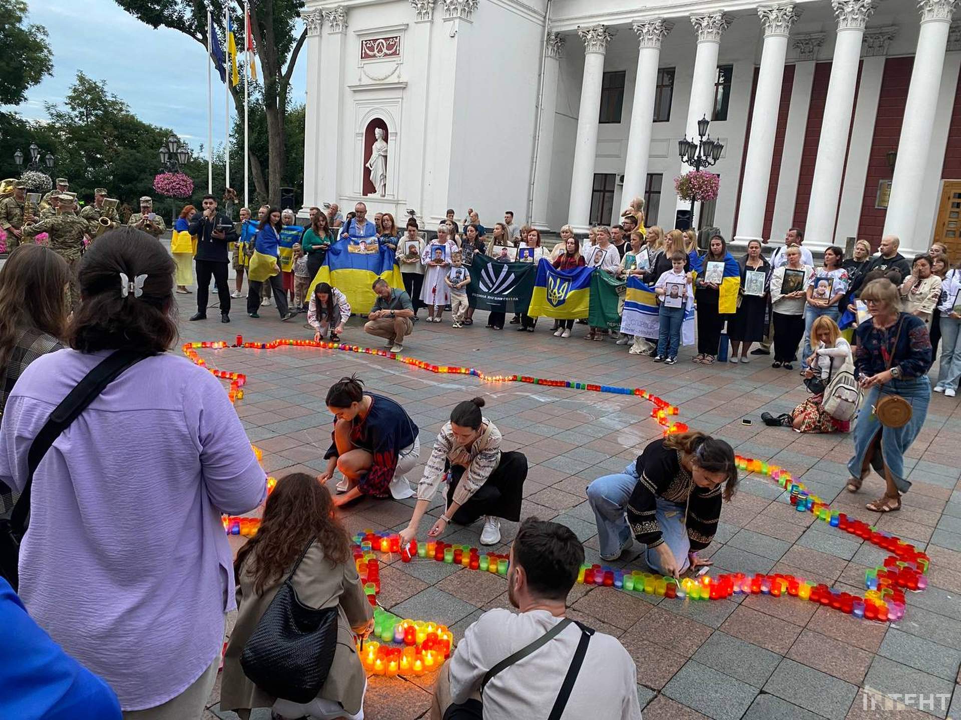 В центрі Одеси виклали свічками мапу України в пам'ять про загиблих героїв