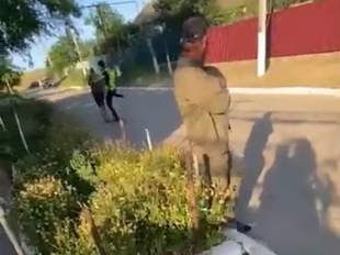 Поліція почала службове розслідування щодо копа, який заявив, що має право бити людей