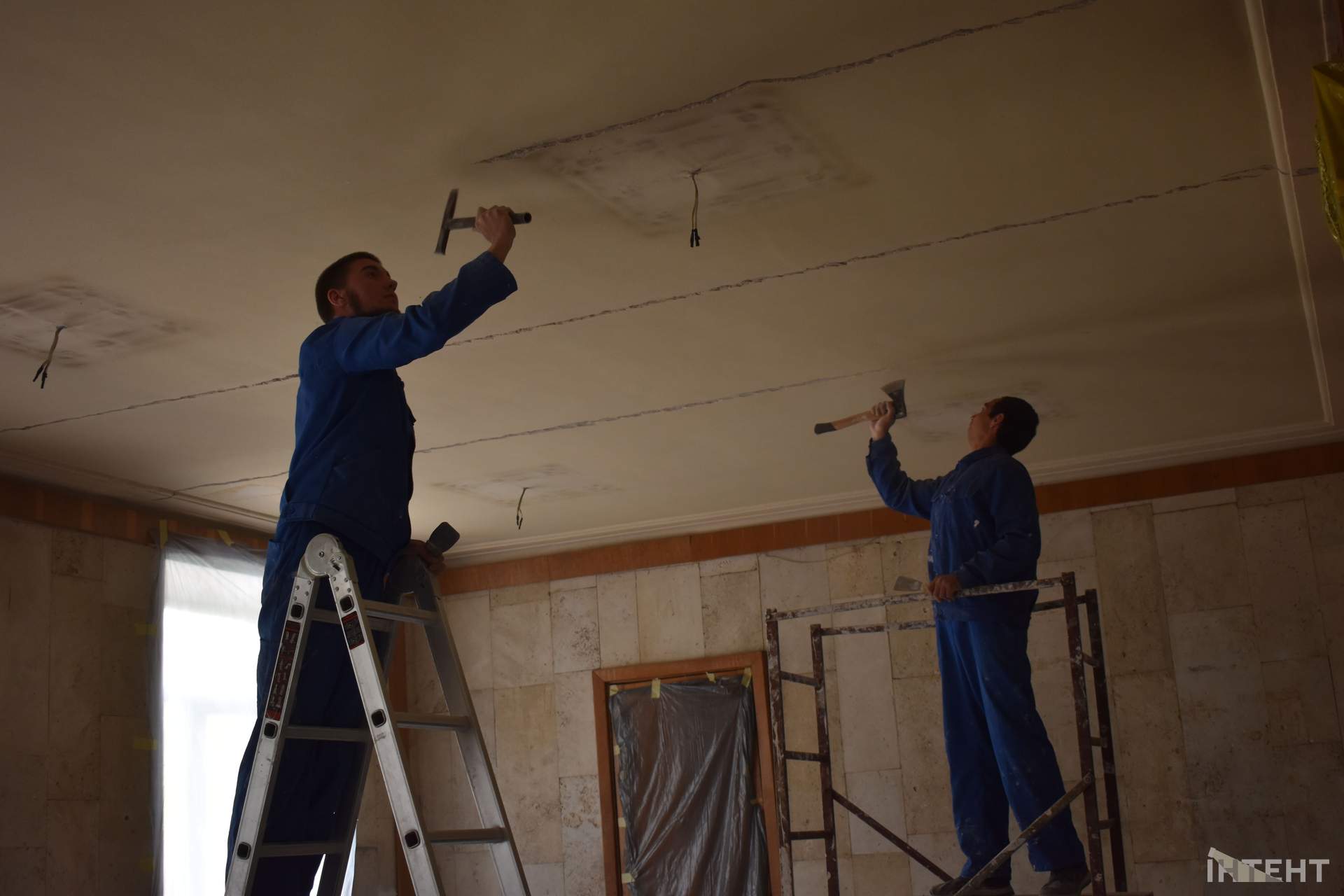 Екскурсія кабінетами "Суспільного": поєднання різних епох одеського телебачення