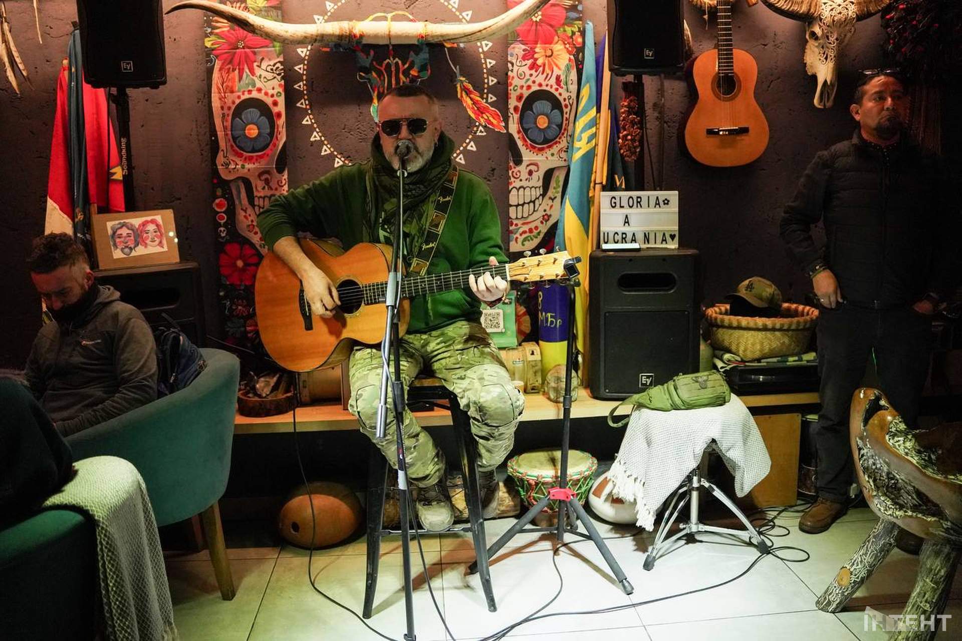 "Добрий ранок, Україно!": благодійний виступ фронтмена гурту "Нумер 482" в Одесі