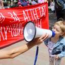 В центре Одессы "монстранты" в сопровождении человека-единорога встретились с агностиками
