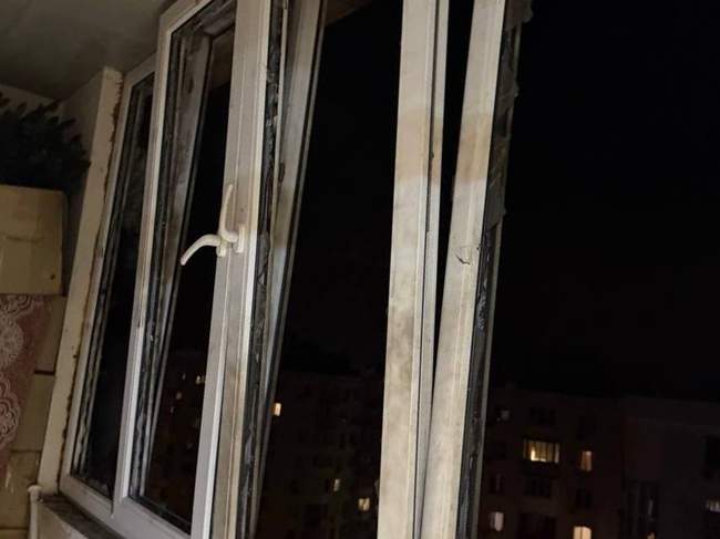 Разбитые окна в многоэтажном доме. ФОТО: Одесская МВА