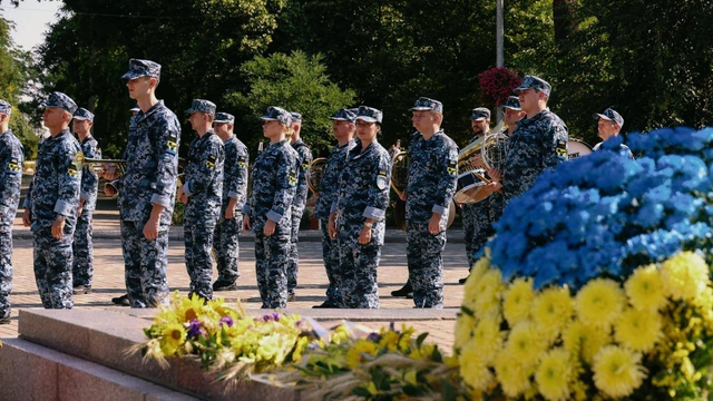 Урочисте покладання квітів до пам’ятника Т.Г.Шевченка з нагоди Дня Конституції України