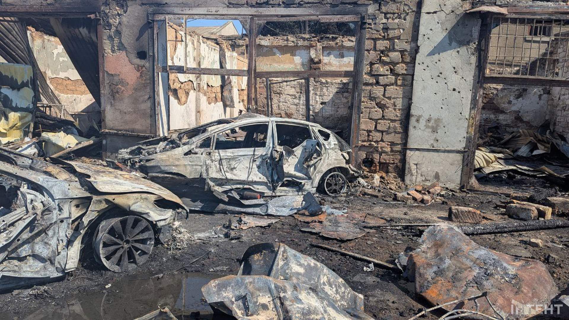 Пожежі та смерть: росіяни вночі атакували Одесу дронами