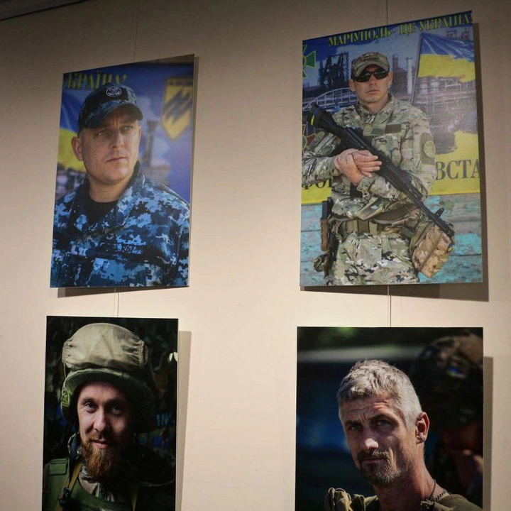 Виставка "Народжені на Перемогу"