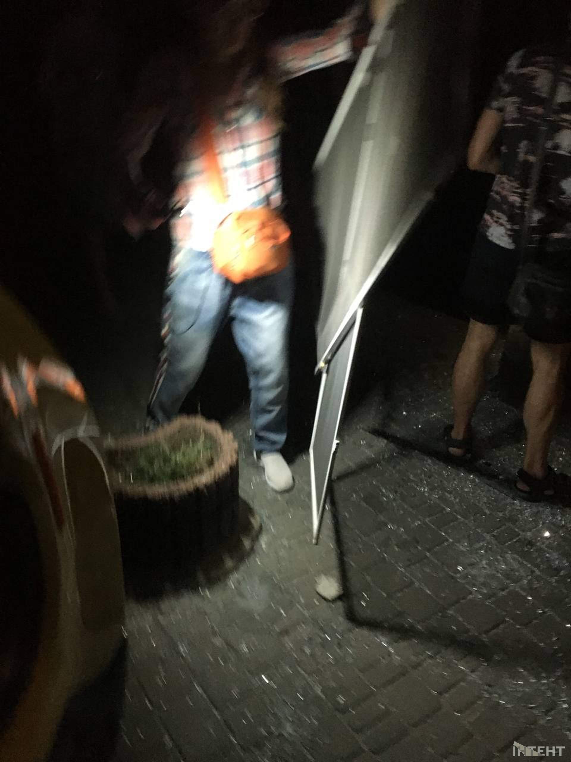 Понівечена Одеса у світлинах Інтента