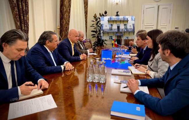 ФОТОКОЛАЖ: Інтент