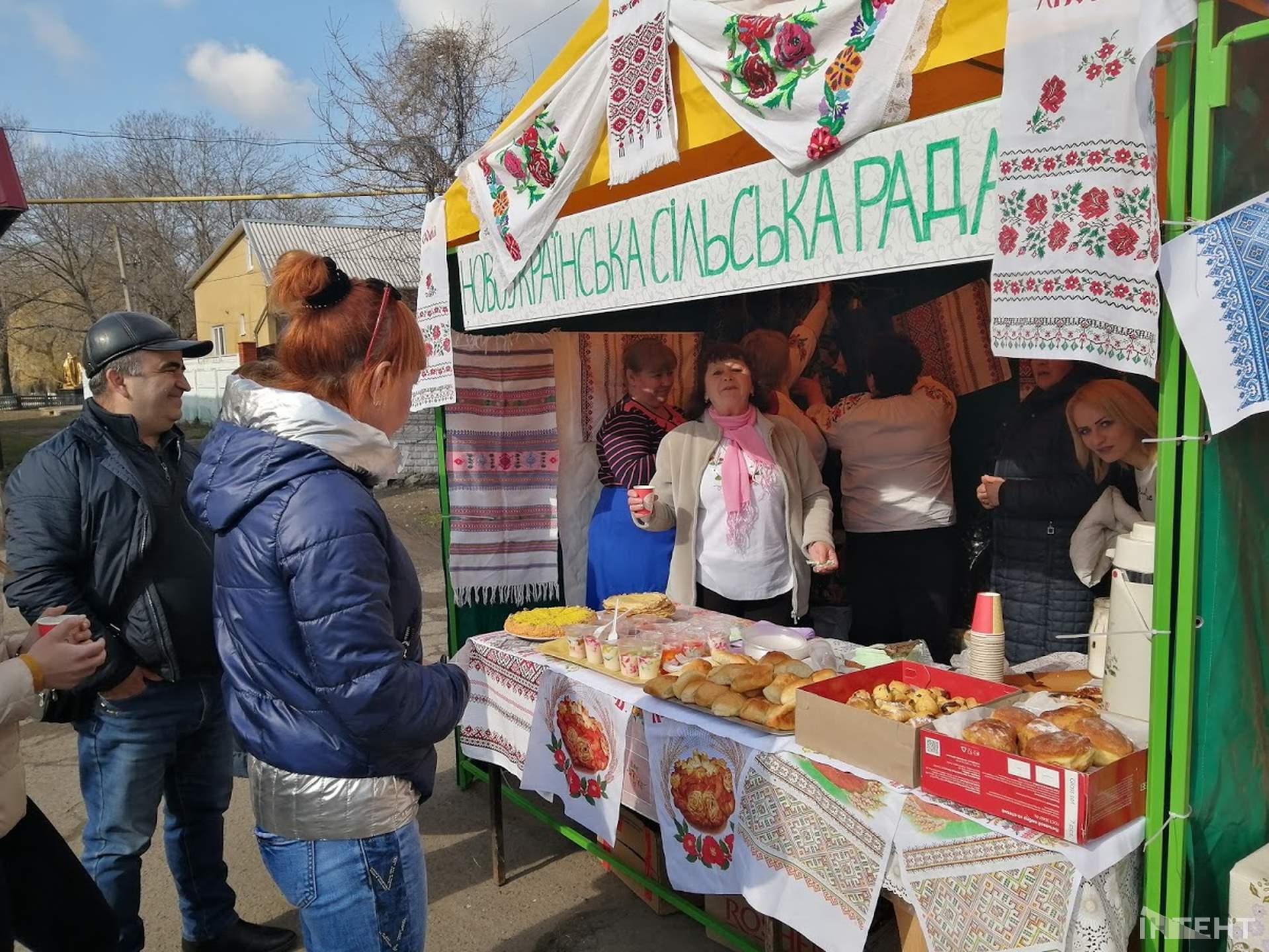 Роздільна зустріла весну ярмарком млинців, піснями та частуванням