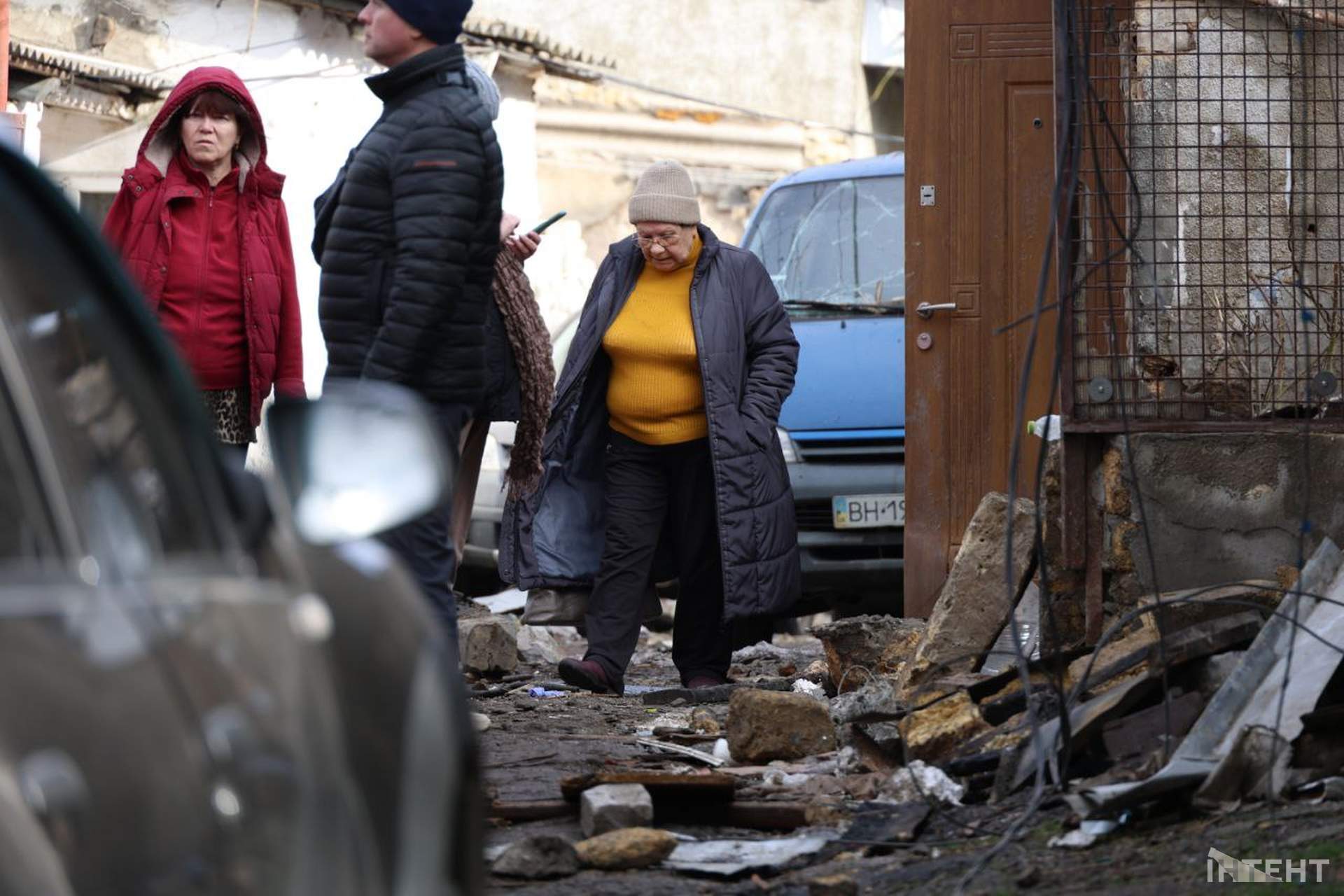 Одесит загинув від уламків дрона: місце трагедії у світлинах Інтента