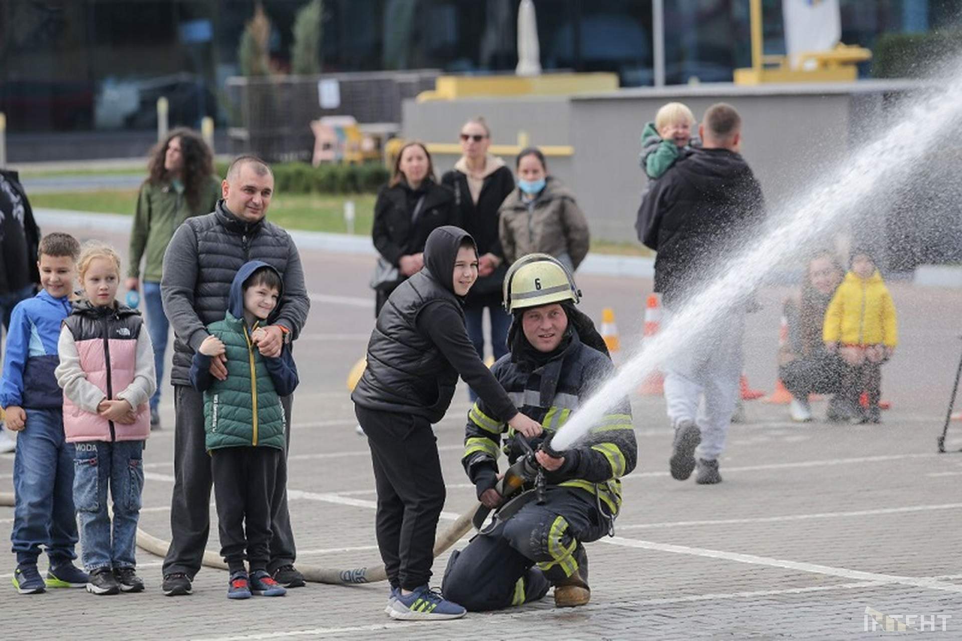 Одеситам розповіли про небезпечні предмети та вчили гасити пожежі