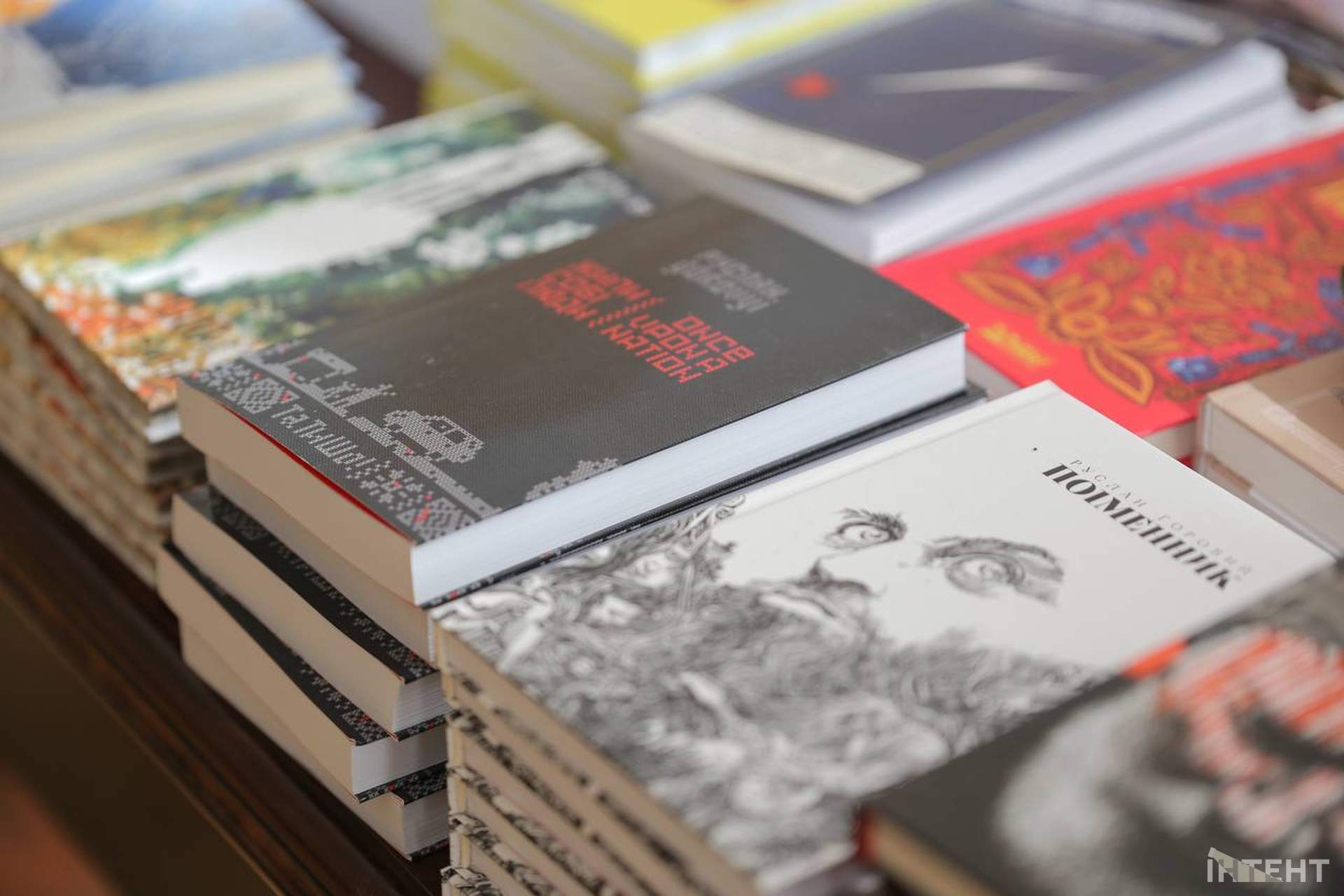 Волонтер та видавець Горовий презентував одеситам дев'ять книжок