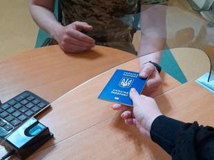 Колишня працівниця міграційної служби на Херсонщині співпрацювала з окупантами