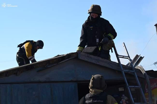 Наслідки обстрілу. Фото: ДСНС України в Херсонській області