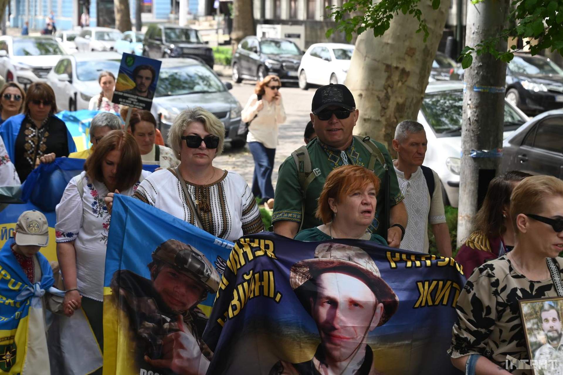 Лампадки, стрічки та хода пам’яті: в Одесі відбулася акція до Дня вишиванки
