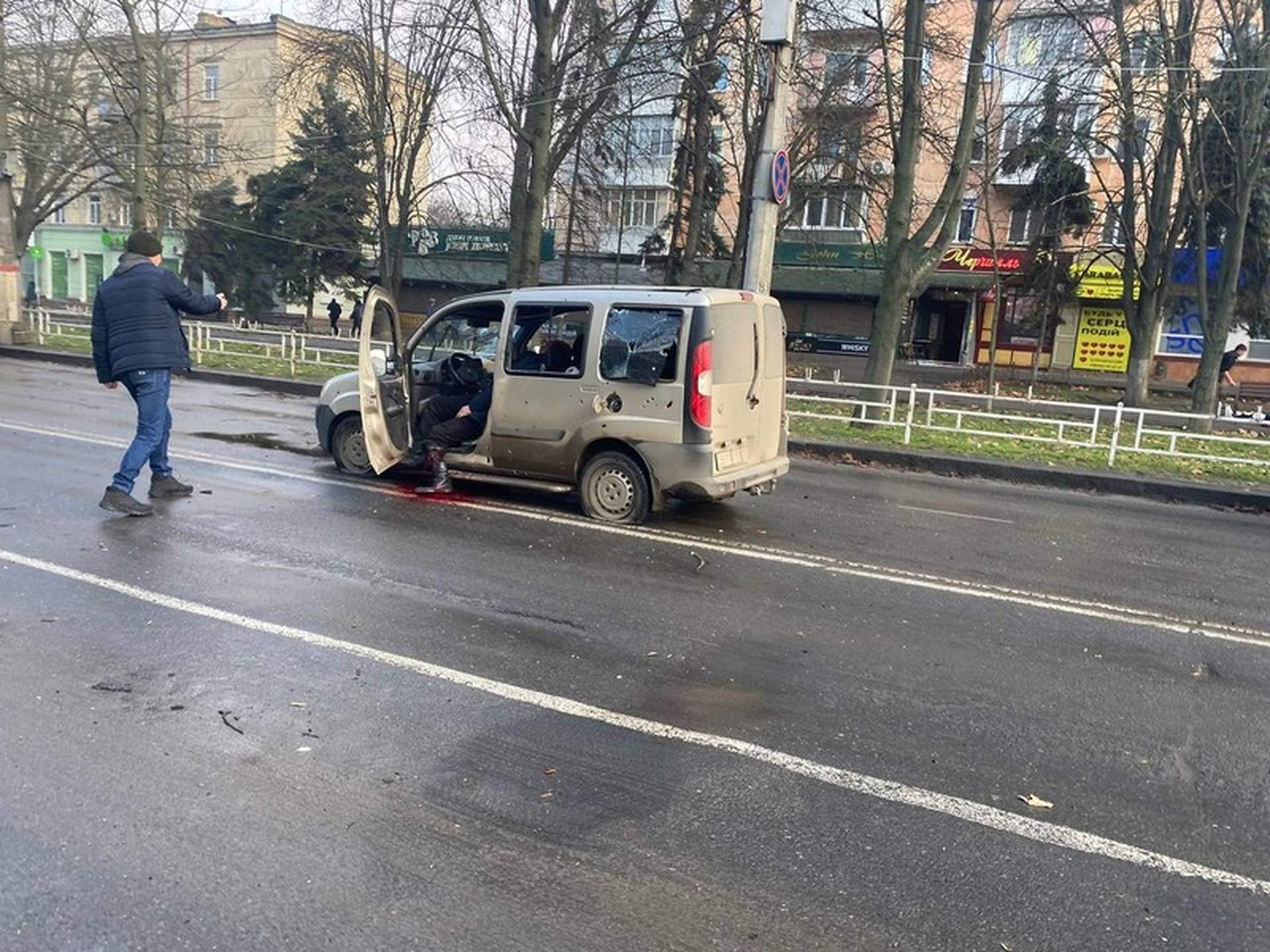 Армія рф обстріляла центр Херсона: є загиблі