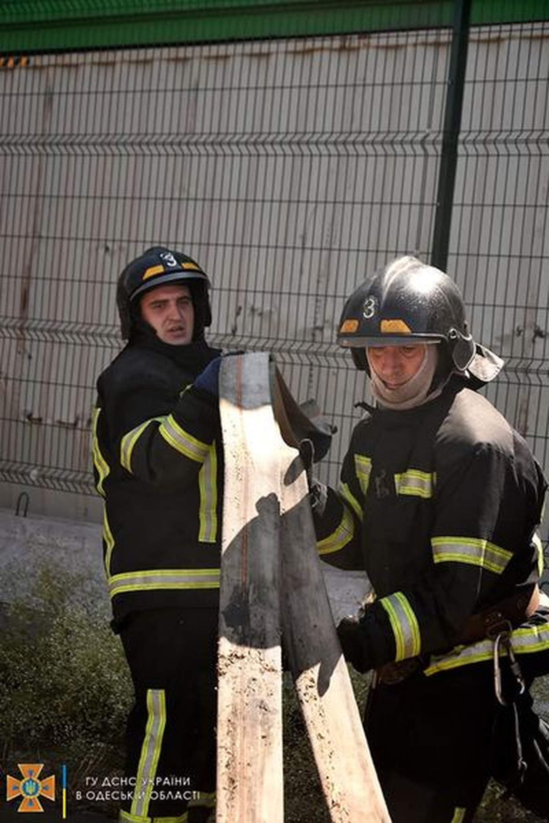 Як рятувальники долали наслідки ракетного удару по Одеському порту