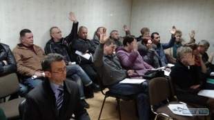 В Доброславе установили должностные оклады руководству поселка 
