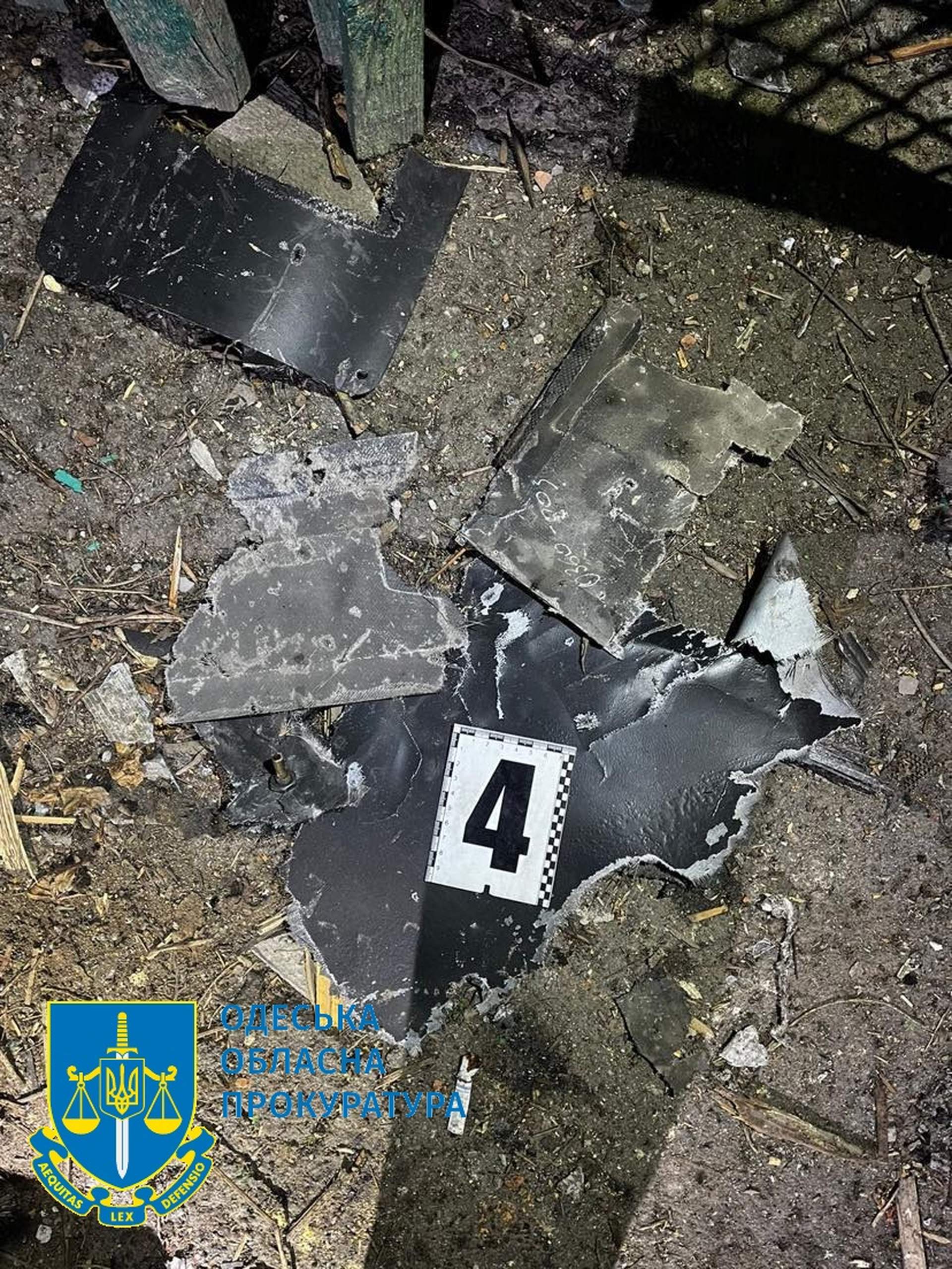 Одесит загинув від уламків дрона: місце трагедії у світлинах Інтента